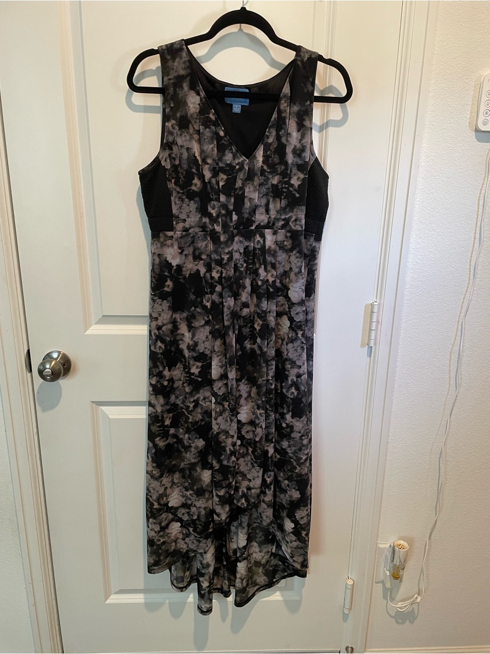 Simply Vera Vera Wang Black & Gray Floral High-Low Dress